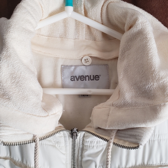 Avenue cream-colored vest - size 14/16 - Picture 8 of 9